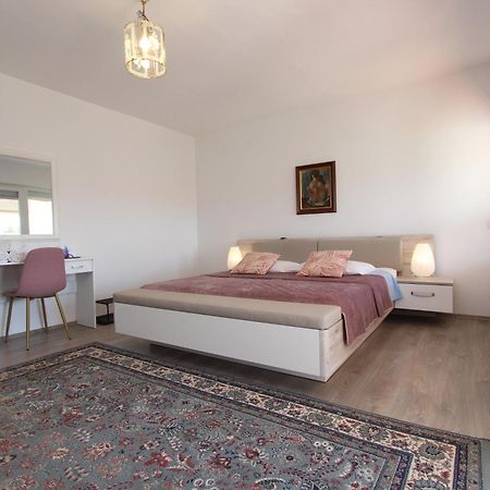 Rooms And Apartments Dino Rovinj Bagian luar foto