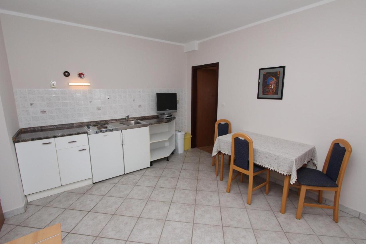Rooms And Apartments Dino Rovinj Bagian luar foto