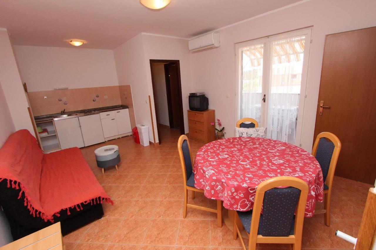 Rooms And Apartments Dino Rovinj Bagian luar foto