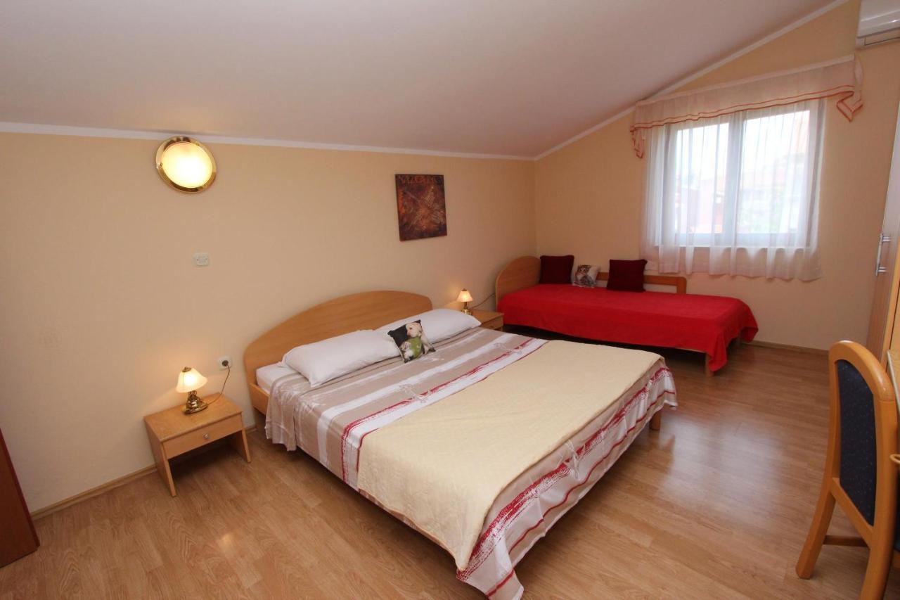 Rooms And Apartments Dino Rovinj Bagian luar foto