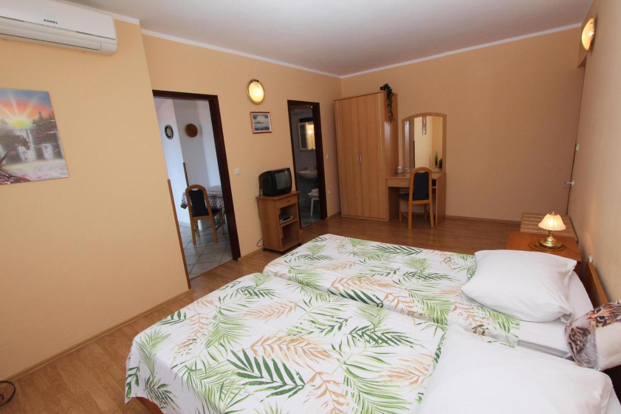 Rooms And Apartments Dino Rovinj Bagian luar foto