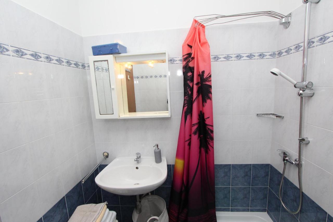 Rooms And Apartments Dino Rovinj Bagian luar foto