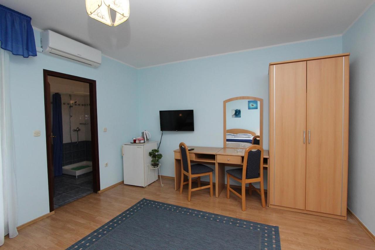 Rooms And Apartments Dino Rovinj Bagian luar foto