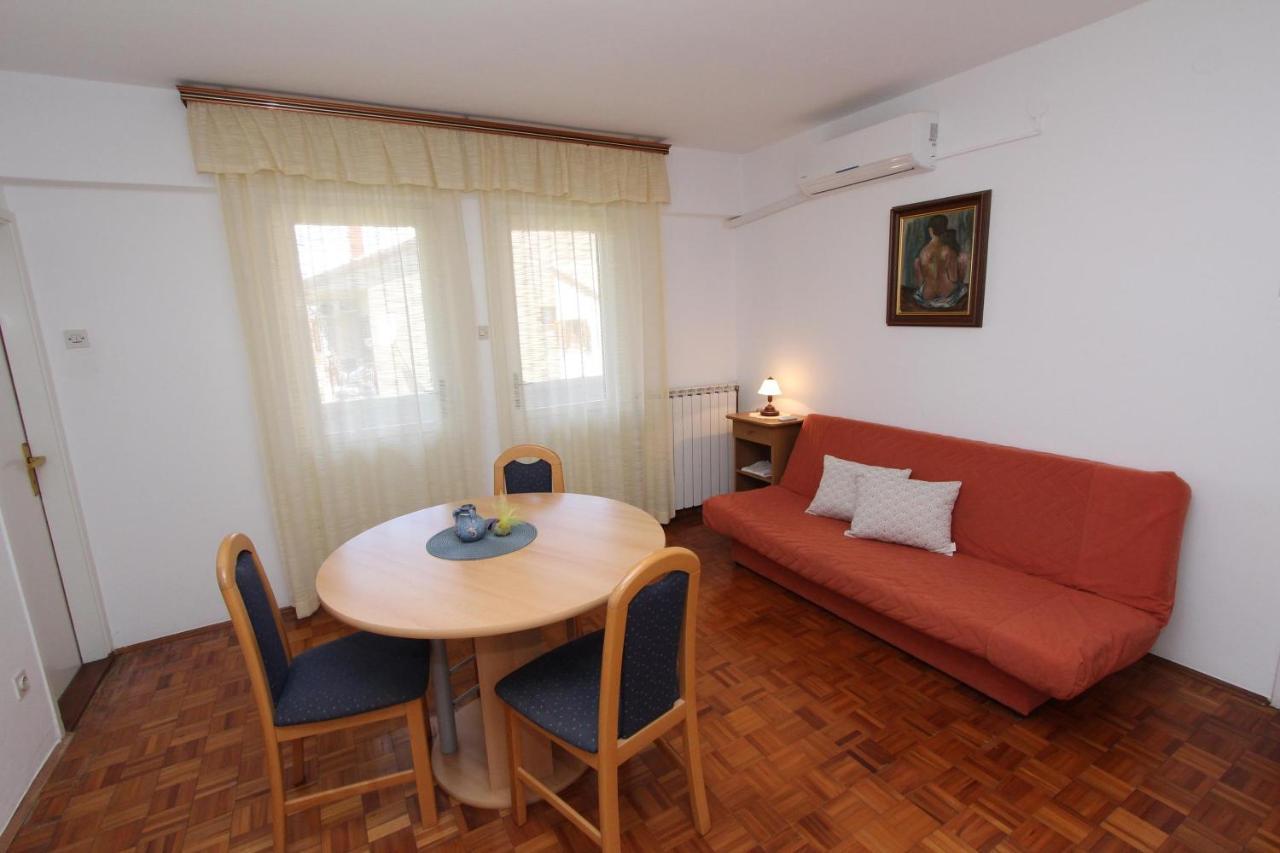 Rooms And Apartments Dino Rovinj Bagian luar foto