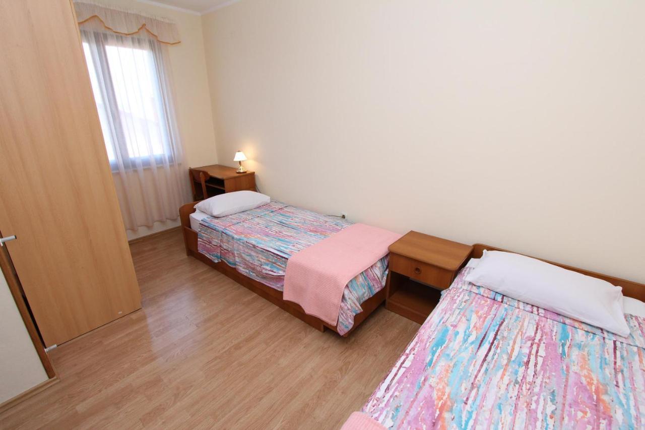 Rooms And Apartments Dino Rovinj Bagian luar foto