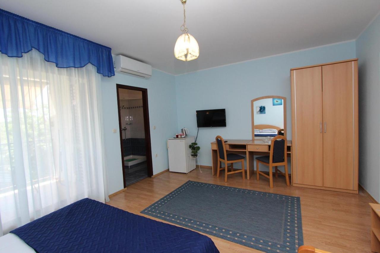 Rooms And Apartments Dino Rovinj Bagian luar foto